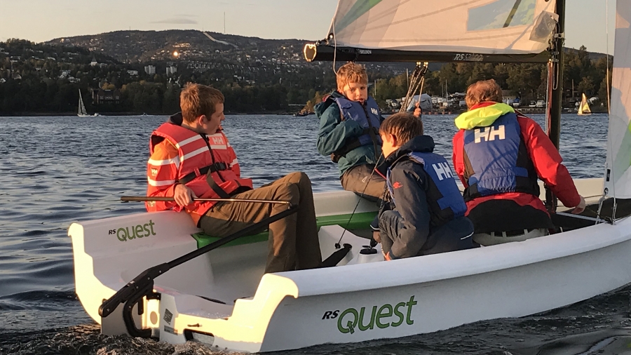 Ungdommer seil seiler RS Quest