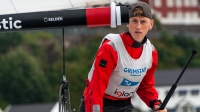 NORGESMESTER: August Austefjord ble landets første norgesmester i e-seiling, men er her slik vi er vant til å se ham: Som rormann for Grimstad Seilforenings lag i seilsportsligaen.