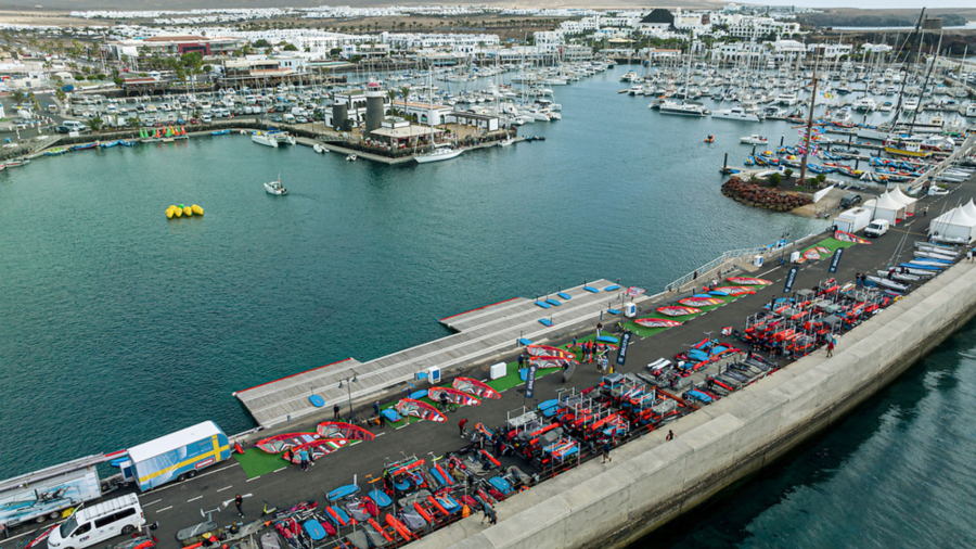 LANZAROTE: 150 iQFOiL-seilere gjør seg klare til årets første store internasjonale dyst på Lanzarote.