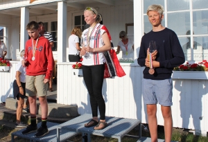 JUNIORMESTER: Mathilde Roberstad ble nordisk juniormester i Laser 4.7 på hjemmebane i Tønsberg foran Jens Johan Kaastad Ørjavik fra KNS.