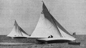 SYV NORSKE GULL: Norge vant ikke mindre enn syv -gull i 1920. En av vinner-båtene var 10-meteren «Mosk II» – tegnet etter 1919-regelen.