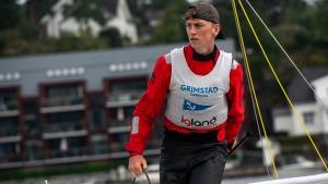 TIL TOPPS? Vil August Austefjord, som seiler for Grimstad Seilforening også på vannet, kunne føre foreningen sin frem til seier i kveld – som han gjorde det i kvalifiseringen?