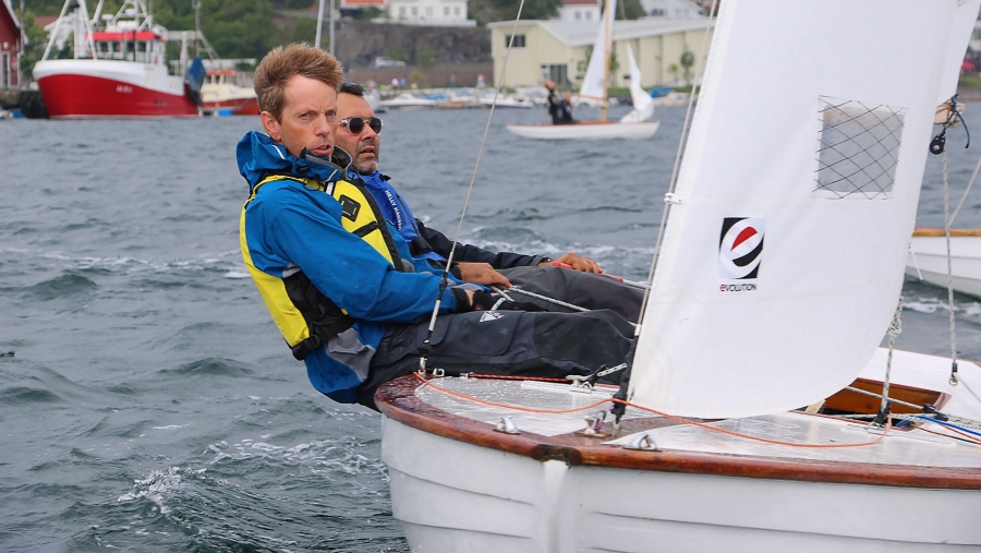 GULL: Vidar Ljungstrøm og Georgios Nikoltisis seilte inn til gull i et spennende og jevnt Grimstadjolle-NM som nesten bød på rekorddeltagelse.
