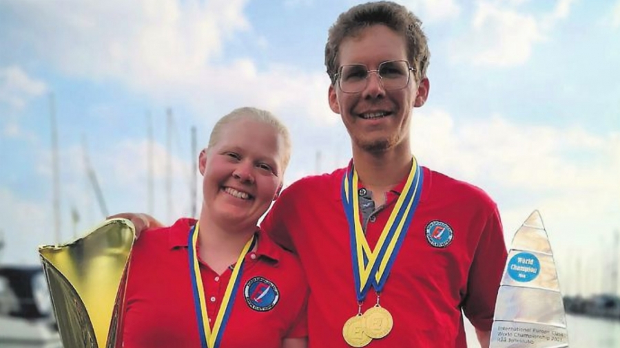 GODE SØSKEN: Nora Johanne og Lars Johan Brodtkorb kan begge med stolthet se tilbake på VM i Europajolle 2021, som gikk i Sverige