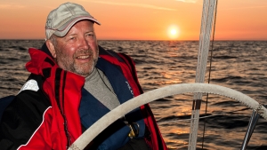 SEILUT SØR: Bjørn Stien håper å få fart på alle båtene som ligger i havnene rundt om på Sørlandet gjennom turseilingskonkurransen SeilUT SØR.